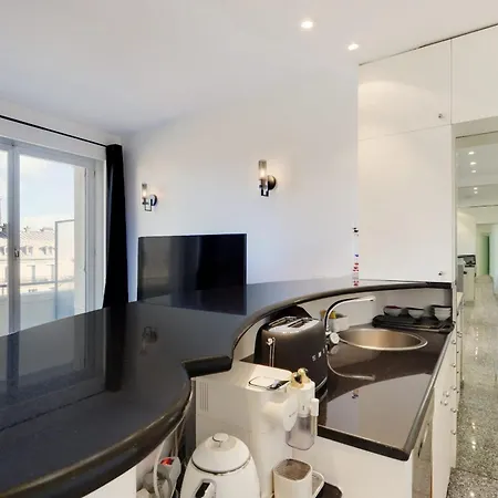 Modern With Eiffel Tower View Appartamento