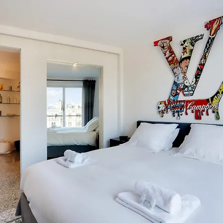 Modern With Eiffel Tower View *